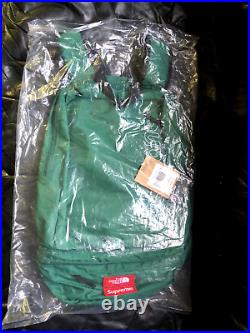 Supreme x The North Face Trekking Convertible Backpack & Waist Bag Evergreen
