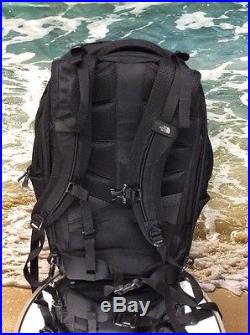 The North Face Overhaul 40 Backpack Cosmic Black