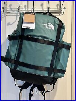 The North Face Small Commuter Pack 26 L Backpack Deep Grass Green-TNF Black New